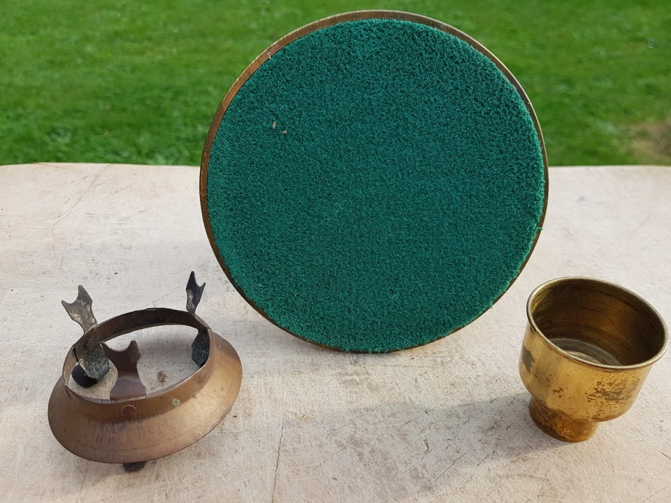 Superbe et lourd bougeoir ancien porte cierges en laiton massif - Photo 4/4