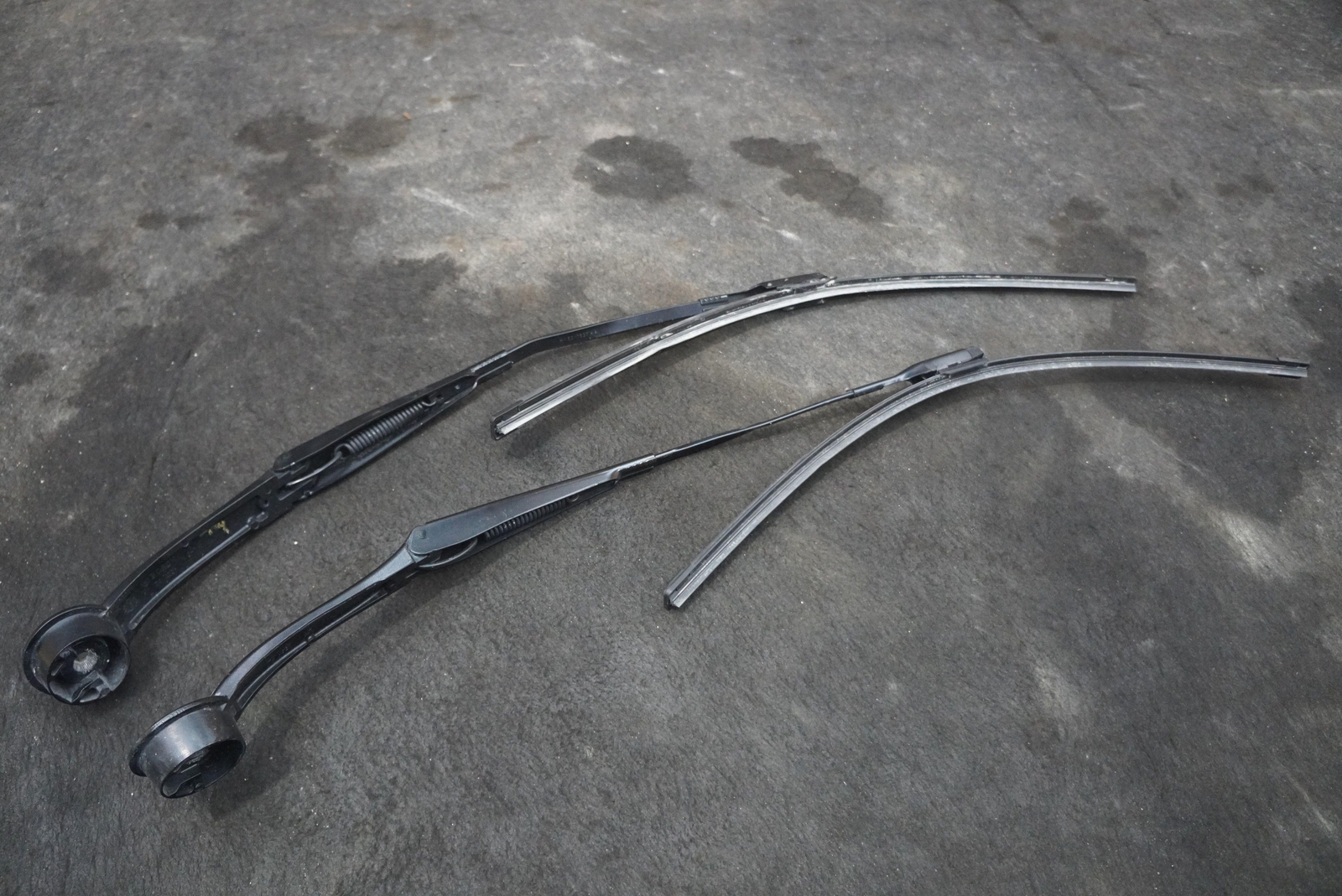 Set 2 Left Right Windshield Wiper Arm Blade HY53-17527-AA Aston Martin DB11 2017