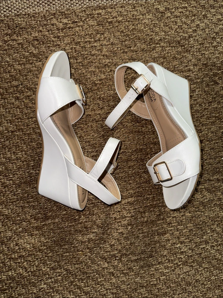 Top Moda Comfort Woman's Wedge Sandles Size 7 1/2 white - Image 3 of 4