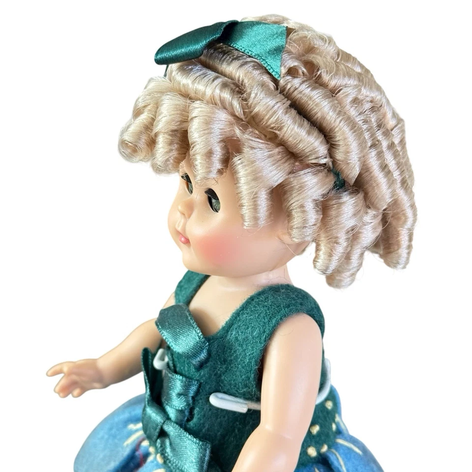 Muñeca Vogue Ginny "Forget-Me-Not" 8" Colección Botánica Muñeca 2022 De Colección Foto 4 de 4