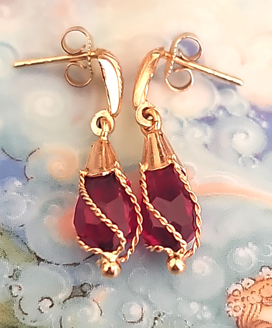 VTG 14k.Solid Yellow Gold Red Ruby Stone Caged Da… - image 9