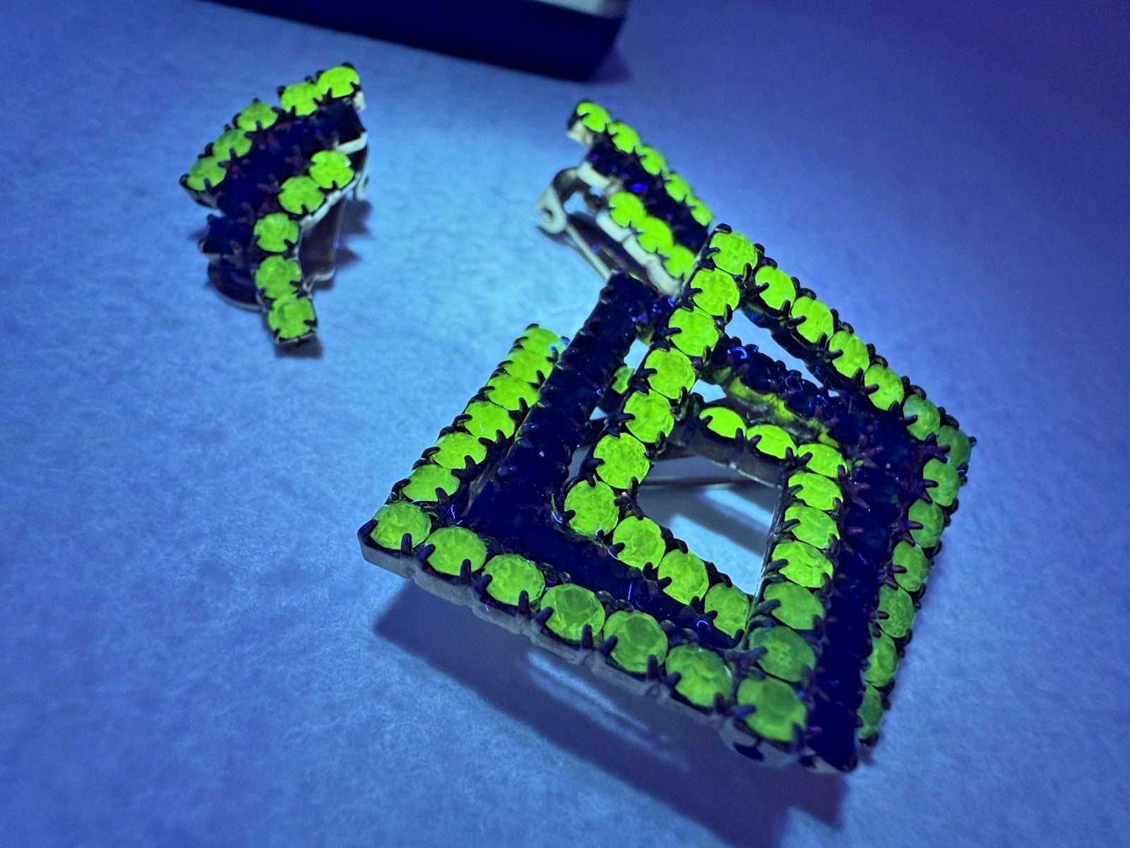 Uranium Interlocking Squares rhinestone Brooch/Pi… - image 1
