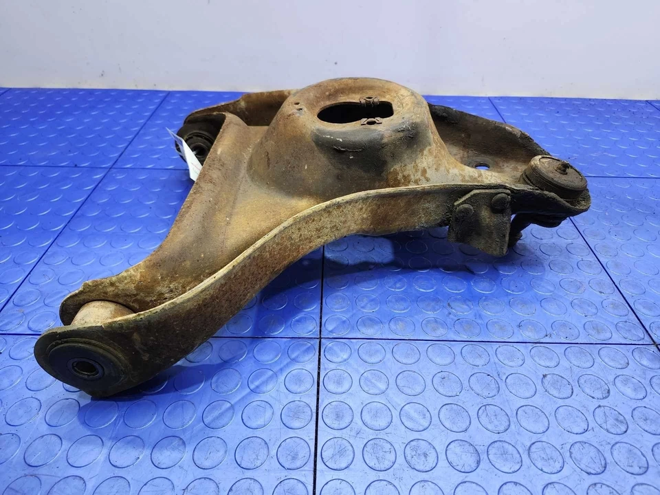 80-84 Old Eighty Eight Ninety Eight Brazo de control inferior delantero lado del conductor izquierdo OEM Foto 2 de 4