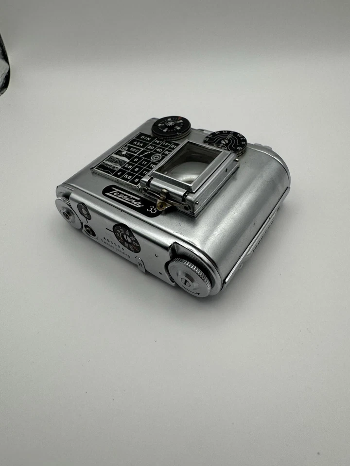 Cámara miniatura Tessina 35 mm con herramienta de reabastecimiento Foto 2 de 4