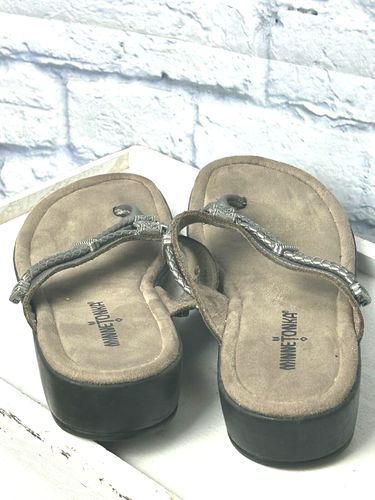 Sandalia Minnetonka Mujer 8 Peltre Cuero Silverthorne Tanga Sin Cordones Chanclas Rk - Imagen 8 de 12