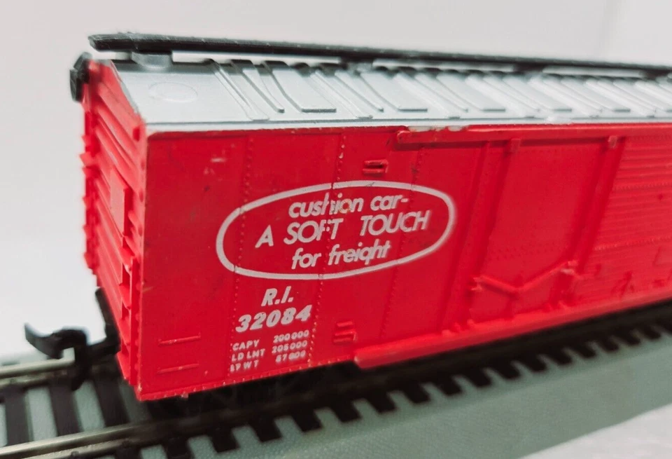 Model Power ROCK ISLAND SOFT TOUCH R.I. 32084 BOXCAR HO scale - Image 2 of 4