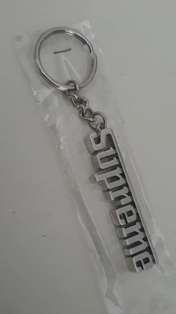 Porte clés métal argent FW16 Supreme Grand Prix neuf et jamais ouvert