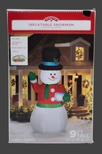Holiday Time 9 Fuß Fuß selbstaufblasender Schneemann hält Geschenk-NEU