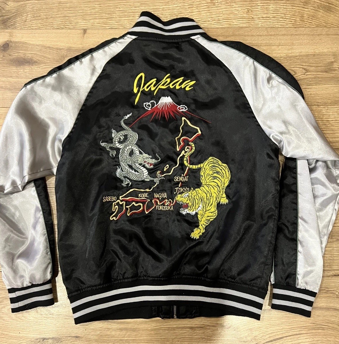90s 別珍 Tiger & Dragon Souvenir Jacket Twin Dragons & Tiger Chrysanthemum Sukajan Souvenir Jacket