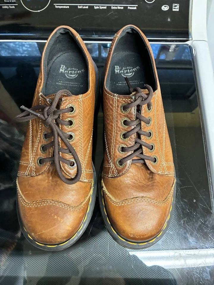 Zapatos de plataforma Oxford gruesos de cuero vintage Doc Marten para mujer talla 9” Foto 3 de 4