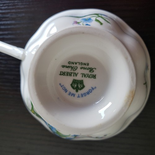 Royal Albert Bone China Blue "Forget Me Not" Teacup and Saucer England - Picture 5 of 6