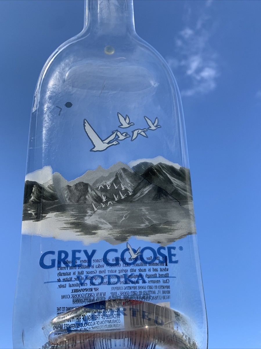 手作りグラス！グレイグースウォッカ Grey  Vodka Plate GREY GOOSE VODKA French Wheat Bottle Turned in Cheese Board Plate