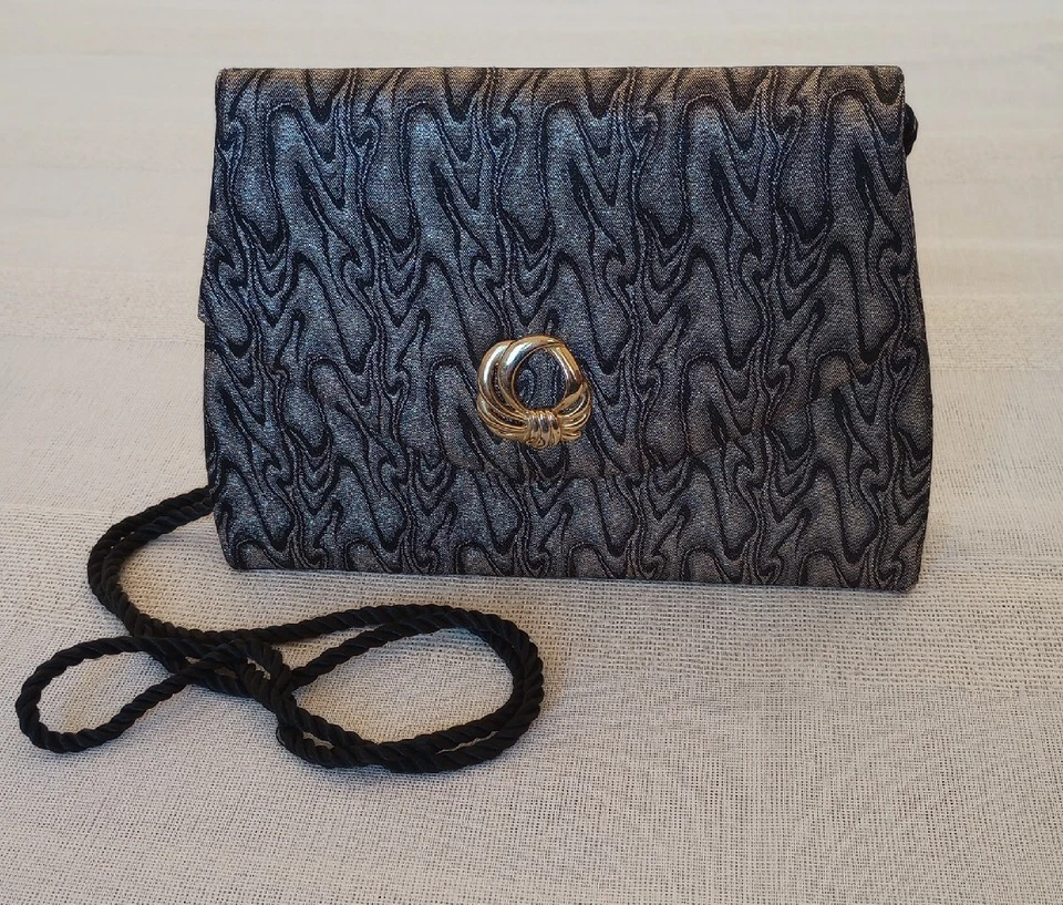 Винтажная международная вечерняя сумочка Whiting and Davis с атласным шнурком черно-золотистая - Изображение 2 из 4