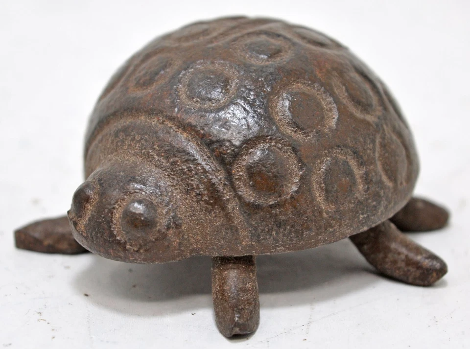 Estatuilla de insecto escarabajo pequeño de hierro de colección original antigua grabada a mano Foto 3 de 4