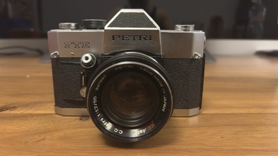 Petri FTE Analoge SLR Kamera - mit 55mm f/1.7