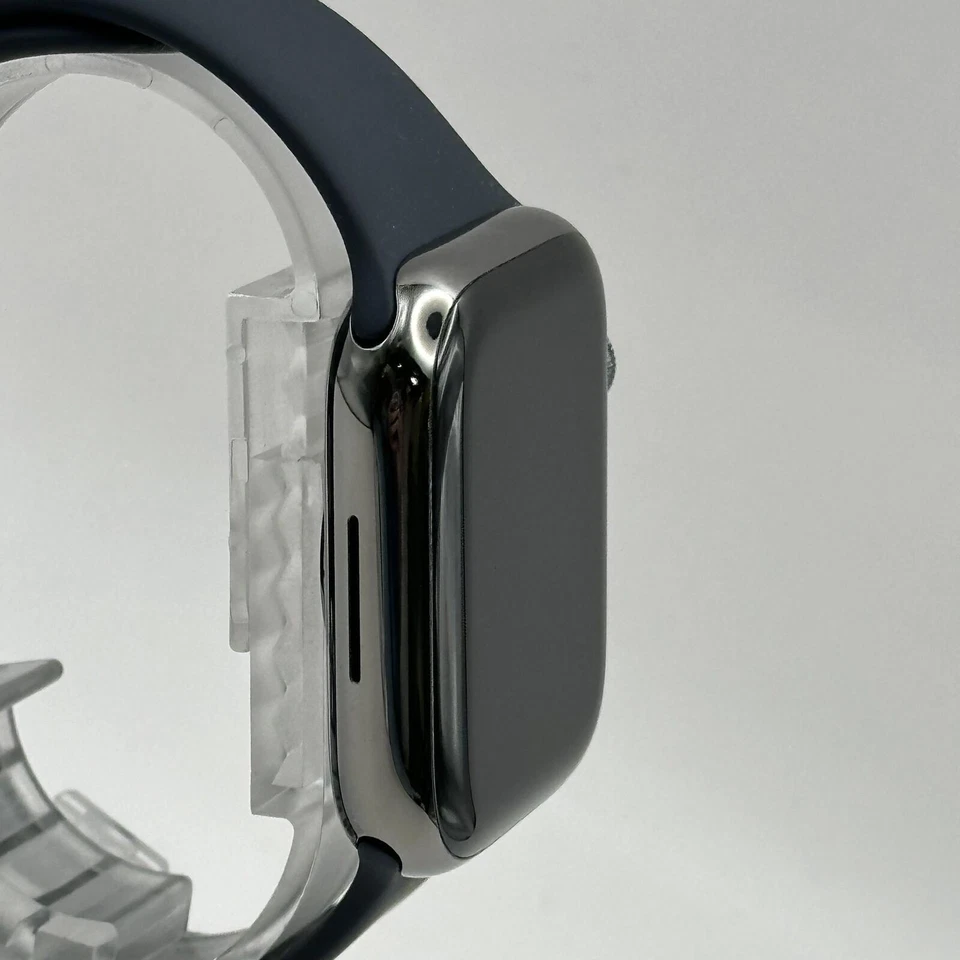 Apple Watch Series 8 45mm Stainless Steel Graphite - GREAT CONDITION - Image 4 of 4