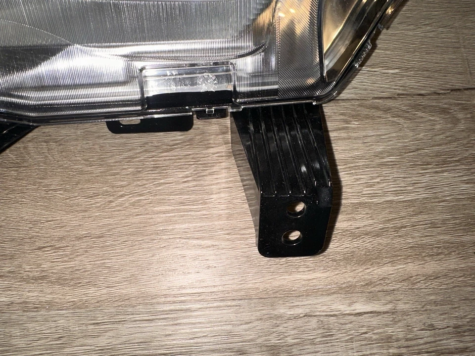 Faro antiniebla izquierdo chevy equinox 2022-2024 OEM 85107675 Foto 3 de 4