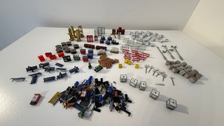 OO Gauge Modern Depot Accessories Signs CCTV Drums Job Lot
