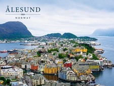 K&uuml;hlschrankmagnet &Aring;lesund Norwegen 7,5 x 5,5 cm &ndash; Farbstarkes Panorama Alesund