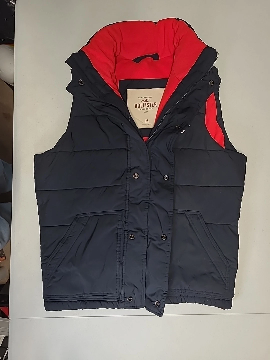 Hollister Black Puffer Vest Size M Insulated Lightweight Outdoor Gorpcore