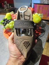 Ancien Sabot Bois Porte Tire Bouchon en Cave Caveau de Dégustation Bar Bistrot