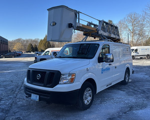 2018 NISSAN NV3500 CARGO VAN W/ RH AERIAL LIFT BUCKET LIFT RH38D