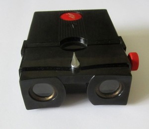 Realist Red Button Stereo 3-D Slide Viewer Very Clean with LED and Halogen Bulbs