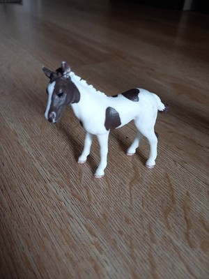 Pinto Fohlen (Artikelnummer 13803)  schleich Farm World / Horse Club-Reihe