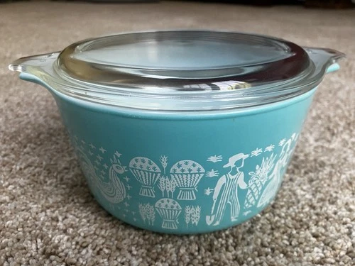 New ListingVintage Pyrex #473 Turquoise Blue Amish Butterprint 1 QT Casserole Dish With Lid
