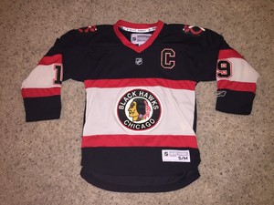 jonathan toews throwback jersey
