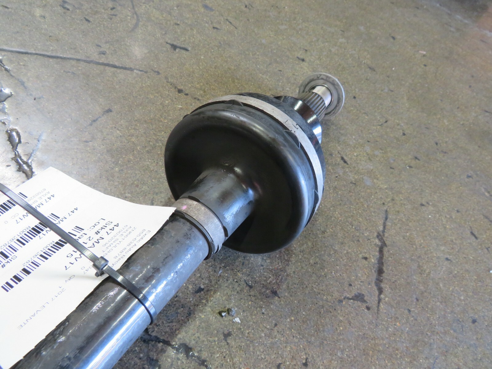 Maserati Levante, Axle Shaft, Used, P/N 670032036