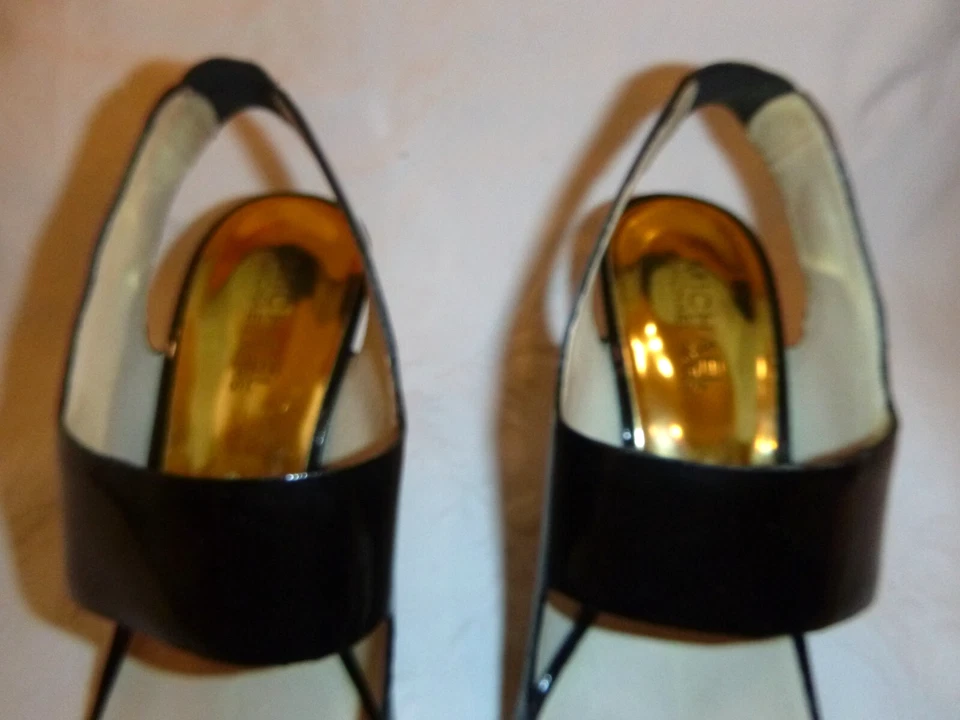 MK Michael Kors Negro Patrón Charol Cuero LOGO MK Sandalia Tacones Talla 7.5M Foto 4 de 4