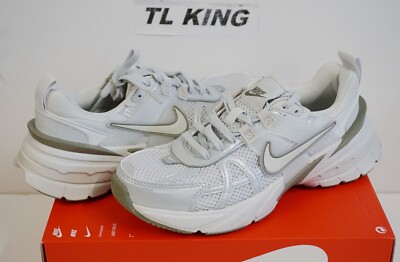 Nike WMNS V2K Run Y2K Runner Photon Dust Light Silver Lifestyle FD0736-006 AL