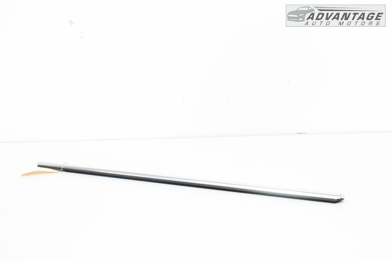 2014-2019 MASERATI GHIBLI M157 FRONT LEFT SIDE DOOR WINDOW BELT MOLDING TRIM OEM