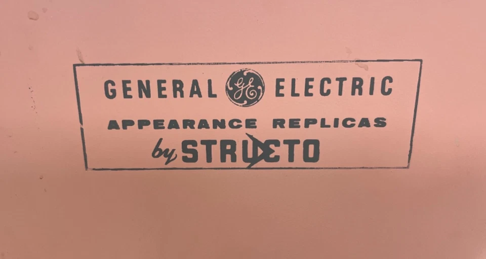 Combo de lavadora secadora GE de juguete de metal rosa vintage de STRUCTO años 50 para exhibición Foto 4 de 4