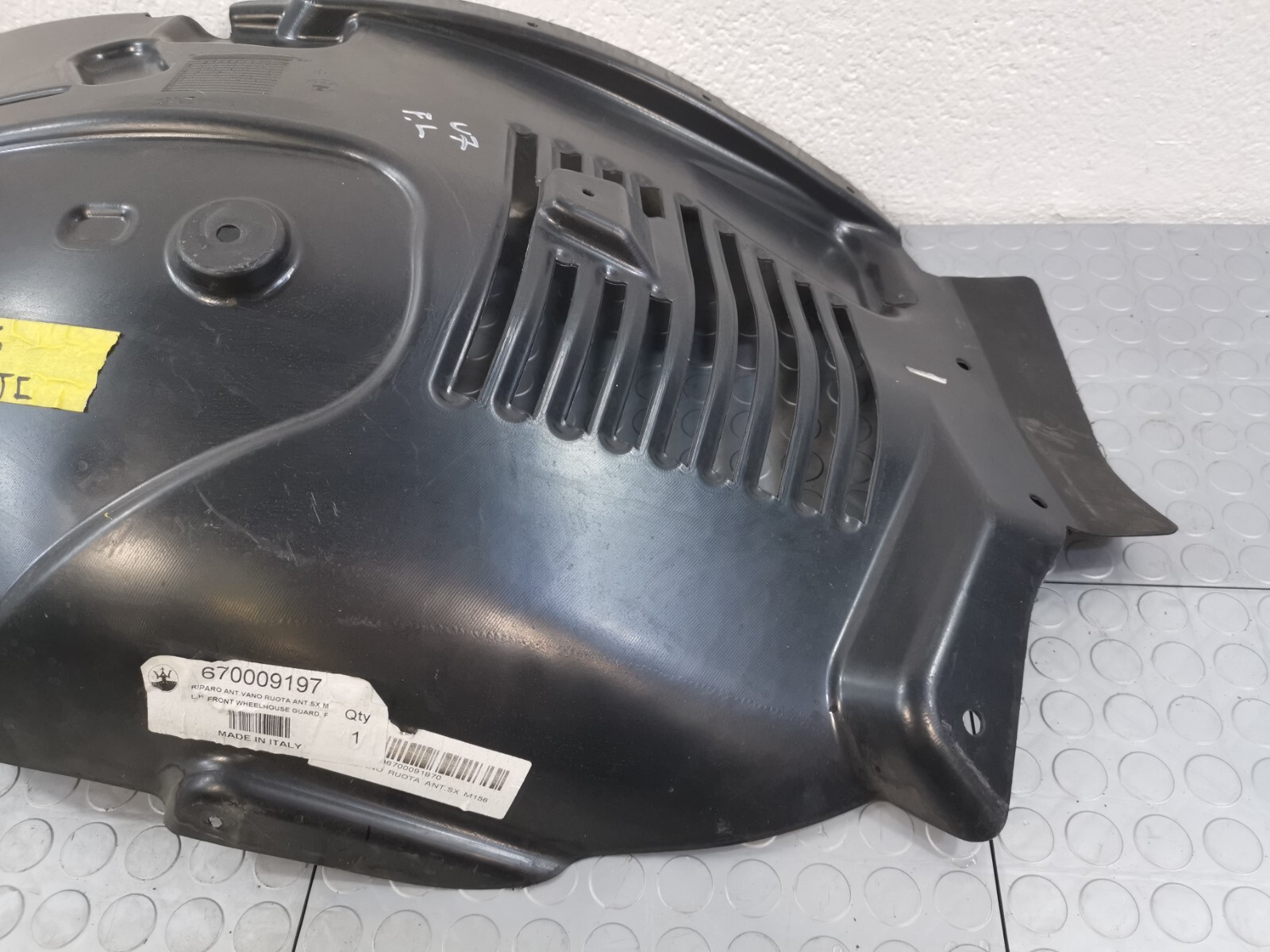 2013-2016 MASERATI QUATTROPORTE FRONT LEFT FENDER LINING SPLASH GUARD 670009197
