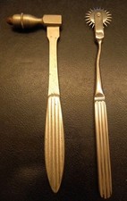 Für die neurologische Diagnostik: Traube Reflexhammer,Wartenberg Rad