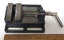 Drill press or milling machine vice