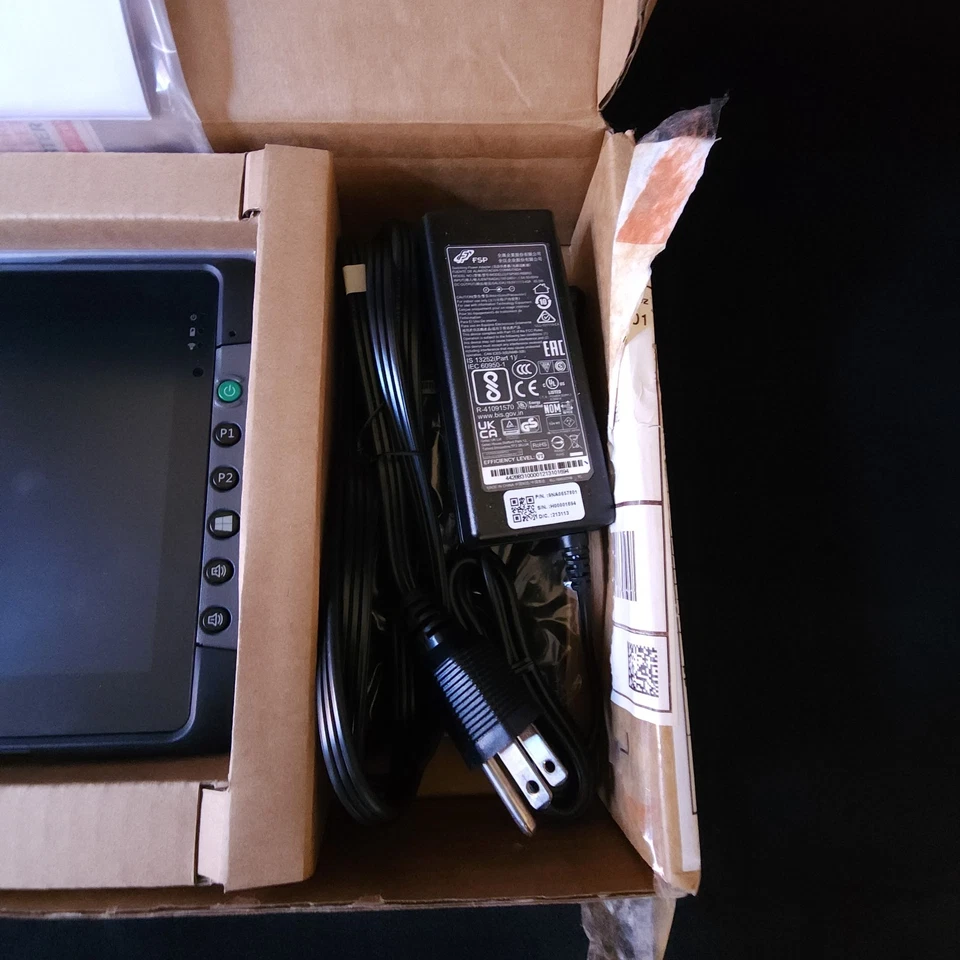 GETAC T800 G2 Rugged Mobile 4G LTE Windows Tablet PC Intel ATOM x7 1.6 GHz 128GB - Image 2 of 4