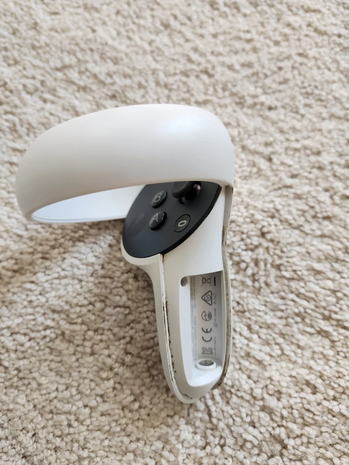 READ Genuine Oculus Quest 2 VR Controller (Right Hand) - For Parts READ - Image 3 of 4