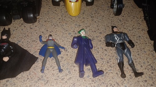 Vintage Kenner Batman Returns Batmissle & Figures W/Jokermobile, Batcycle Etc. - Picture 3 of 11
