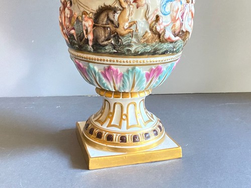 Pair Amphora-Style Capodimonte Vase, 15'', relief mythological scene, 19 century - Picture 17 of 19
