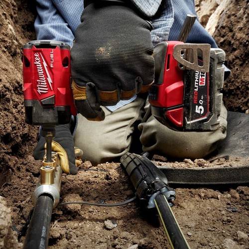 Milwaukee M18FIW2F12-0 18V Fuel 1/2" Compact Impact Wrench Friction Ring & Case - Picture 10 of 10