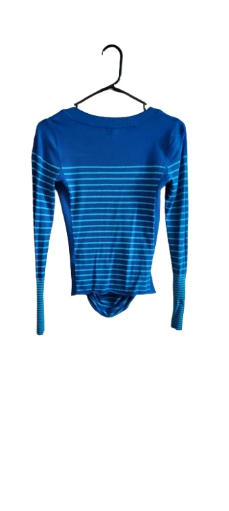 Camiseta de manga larga a rayas para llevar talla pequeña Foto 2 de 3