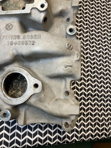 Small Block Chevy Aluminum 2-Barrel Intake Manifold Original GM 14007374 - Picture 3 of 21