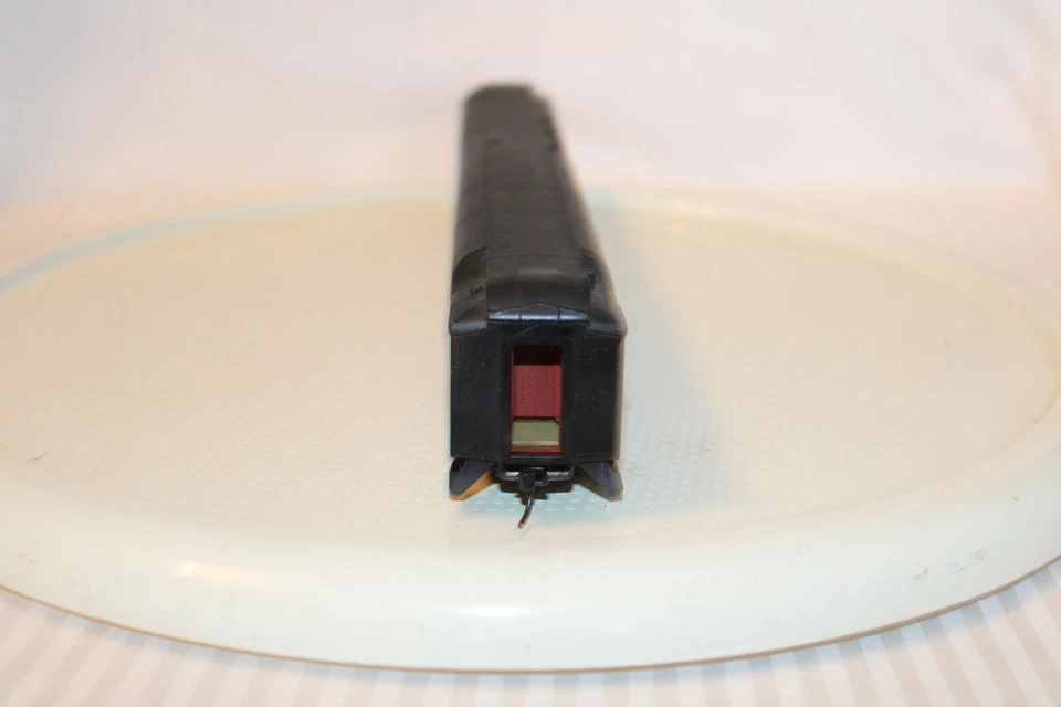 HO Scale Walthers, Pullman 8-1-2 Sleeper Car, Black Pearl, Custom Paint - Image 4 of 4