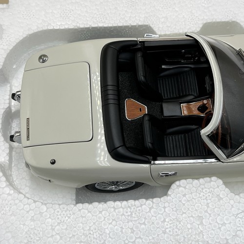 AUTOart 1/18 Toyota 2000GT White Cabriolet Upgraded 78736 Millennium Diecast JDM - Picture 3 of 12