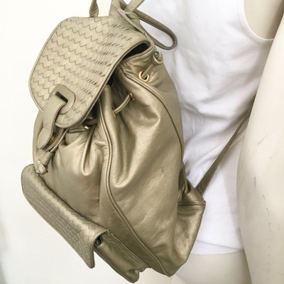 VTG ASPECTS Faux Leather Bucket Bag Backpack in Metallic Gold Leather Backpack Purse, Backpack for Women, Black Leather  main image 3