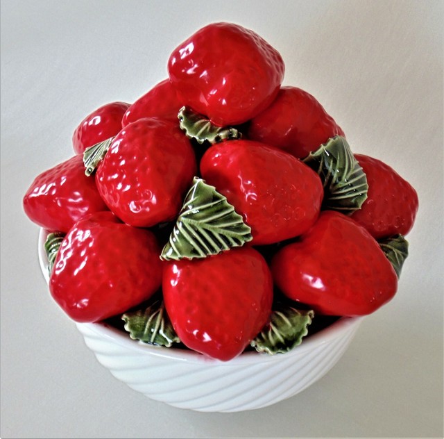 Big Bowl Of 13 Big Red Shiny Strawberries SUBTIL Portugal Ceramic eBay