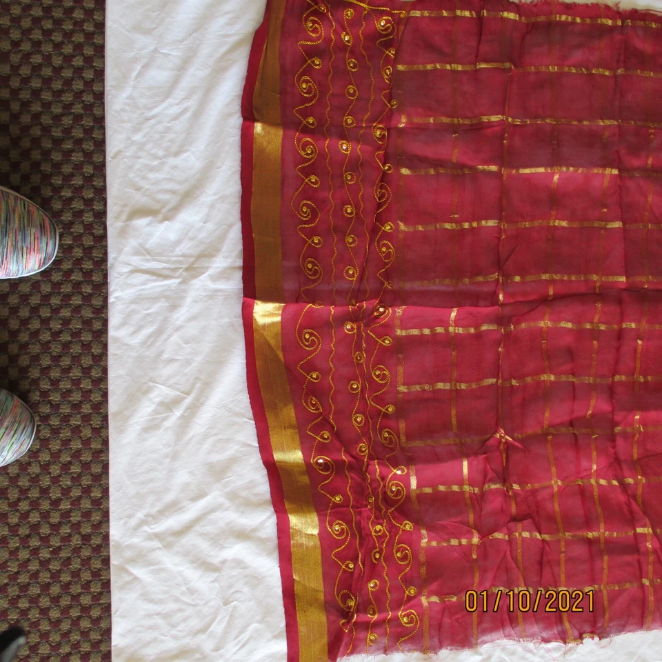 MAGNIFICENT Maroon GOLD Sequin Woven EMBROIDERED Fabric Material Sewing Craft - Image 2 of 3